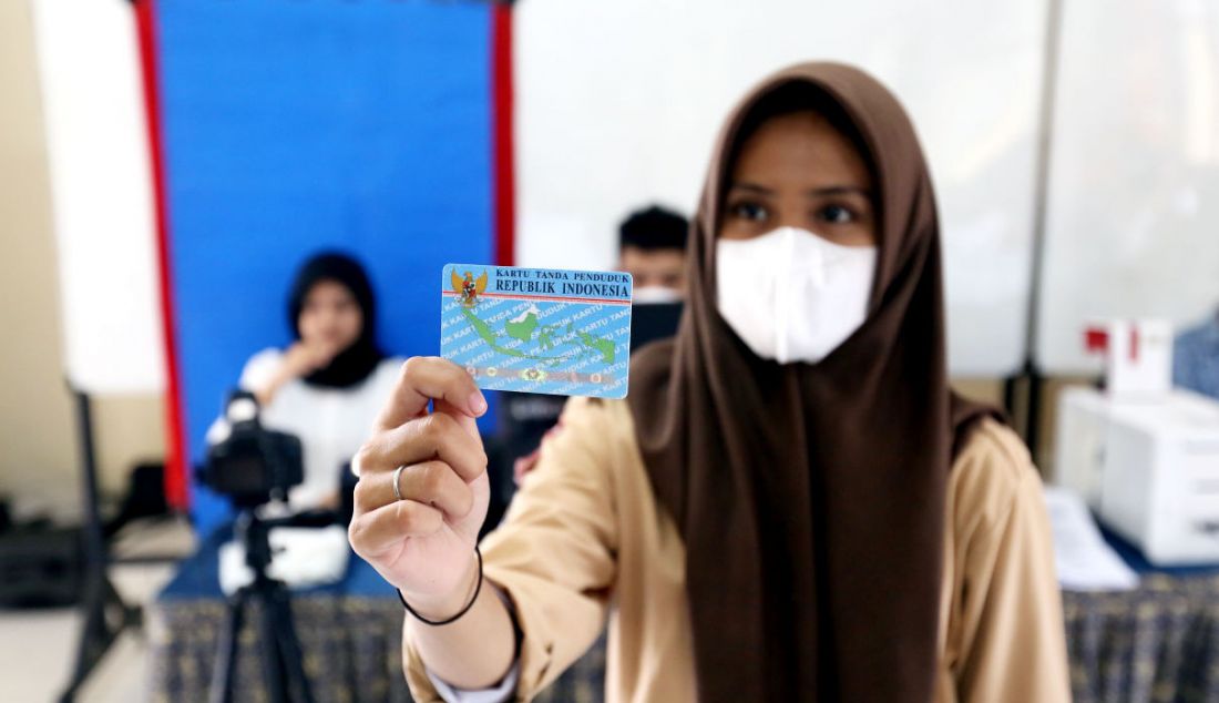 Siswa mengikuti perekaman e-KTP di SMA Negeri 4 Bogor, Jawa Barat, Selasa (31/5). - JPNN.com