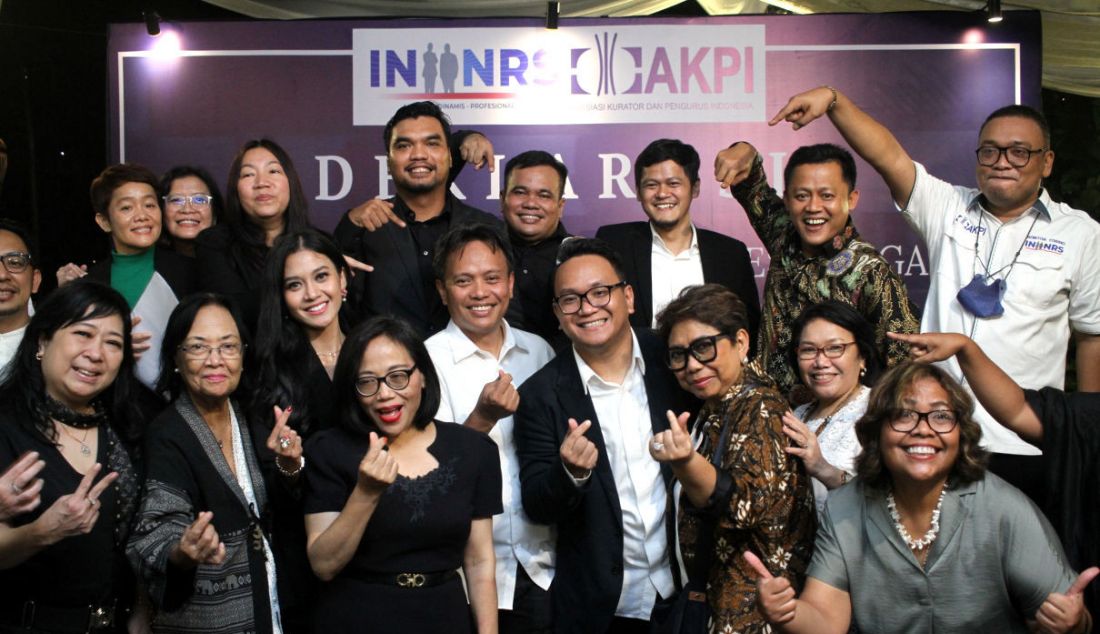 Kurator senior Imran Nating dan Nien Rafles Siregar (IN-NRS) mendeklarasikan diri dalam pemilihan Ketua Umum dan Sekertaris Jenderal Asosiasi Kurator dan Pengurus Indonesia (AKPI) periode 2022-2025 di Jakarta, Senin (6/6). Dalam pemilihan kali ini, kepemimpinan Imran dan Rafles bermaksud untuk membawa AKPI menjadi lebih “Modern, Dinamis, dan Profesional”. - JPNN.com