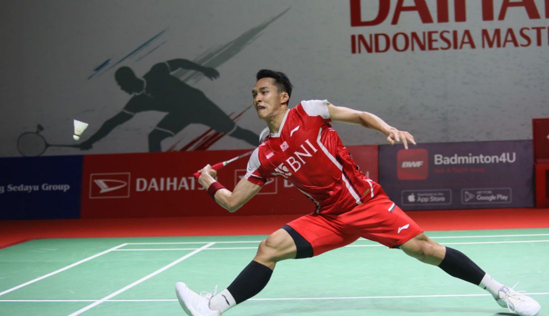 Tunggal putra Indonesia Jonatan Christie saat bertanding pada babak pertama Daihatsu Indonesia Masters 2022 di Istora Senayan, Jakarta, Rabu (8/6). Jonatan kalah dari pemain China Zhao Jun Pe dengan skor 21-10, 14-21 dan 11-21. - JPNN.com