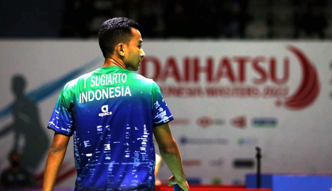 Tunggal putra Indonesia Tommy Sugiarto di Daihatsu Indonesia Masters 2022 di Istora Senayan, Jakarta, Rabu (8/6). Tommy dikalahkan pemain Hong Kong Lee Cheuk Yiu. - JPNN.com