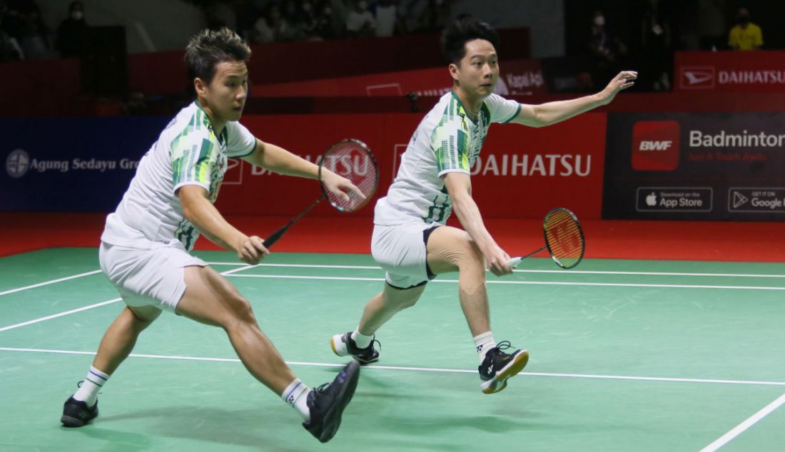 Ganda putra Indonesia Marcus Fernaldi Gideon (kiri) dan Kevin Sanjaya Sukamuljo di Daihatsu Indonesia Masters 2022. - JPNN.com