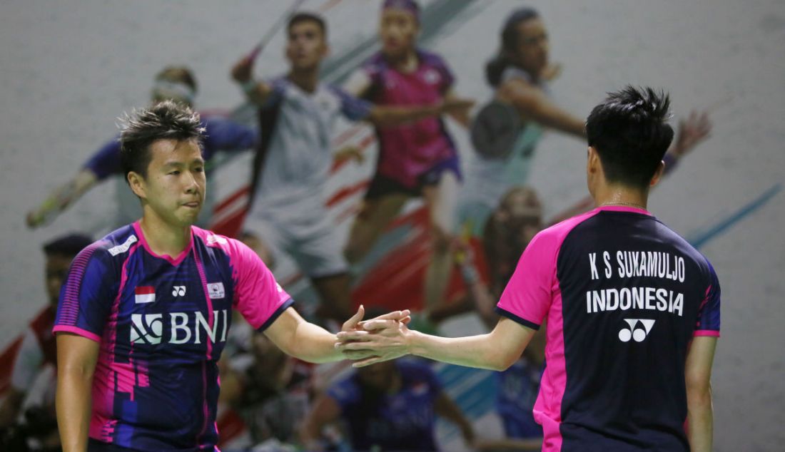 Ganda putra Indonesia Marcus Fernaldi Gideon dan Kevin Sanjaya Sukamuljo saat bertanding di perempat final Daihatsu Indonesia Masters 2022 di Istora Senayan, Jakarta, Jumat (10/6). Minions, julukan Marcus/Kevin, menang atas ganda putra Malaysia Goh Sze Fei dan Nur Izzuddin 10-21, 21-11 dan 21-18. - JPNN.com