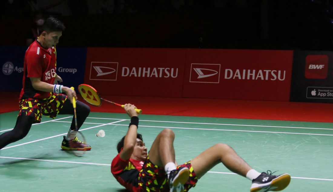 Ganda putra Indonesia Fajar Alfian dan Muhammad Rian Ardianto saat bertanding pada final Daihatsu Indonesia Masters 2022 di Istora Senayan, Jakarta, Minggu (12/6). - JPNN.com