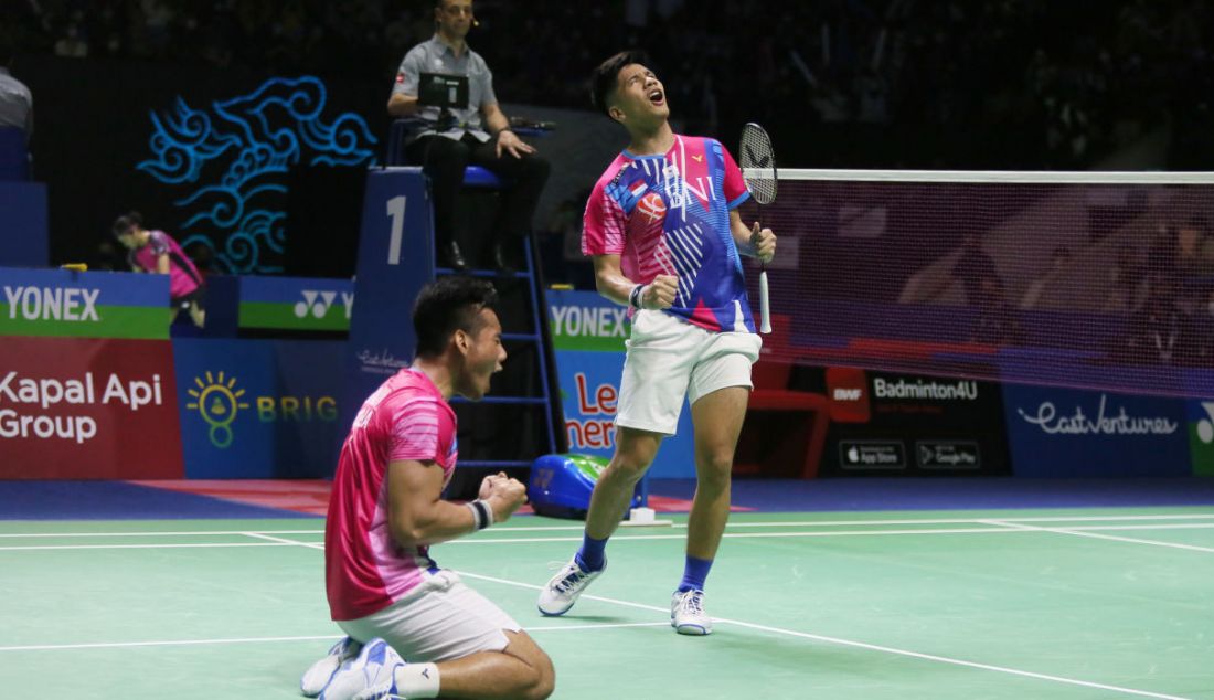 Ganda putra Indonesia Pramudya Kusumawardana dan Yeremia Erich Yoche Yacob Rambitan saat bertanding pada Indonesia Open 2022 di Istora Senayan, Jakarta, Kamis (16/6). Pramudya Kusumawardana dan Yeremia Erich Yoche Yacob Rambitan menang atas ganda putra China Taipei Lee Yang dan Wang Chi Lin dengan skor 21-16, 17-21 dan 21-14. - JPNN.com