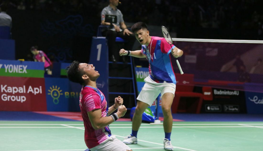 Ganda putra Indonesia Pramudya Kusumawardana dan Yeremia Erich Yoche Yacob Rambitan saat bertanding pada Indonesia Open 2022 di Istora Senayan, Jakarta, Kamis (16/6). Pramudya Kusumawardana dan Yeremia Erich Yoche Yacob Rambitan menang atas ganda putra China Taipei Lee Yang dan Wang Chi Lin dengan skor 21-16, 17-21 dan 21-14. - JPNN.com