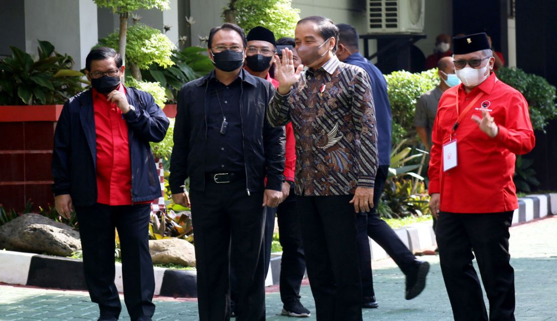 Presiden Joko Widodo menghadiri acara Rakernas II PDIP di Sekolah Partai PDIP, Lenteng Agung, Jakarta Selatan, Selasa (21/6). - JPNN.com