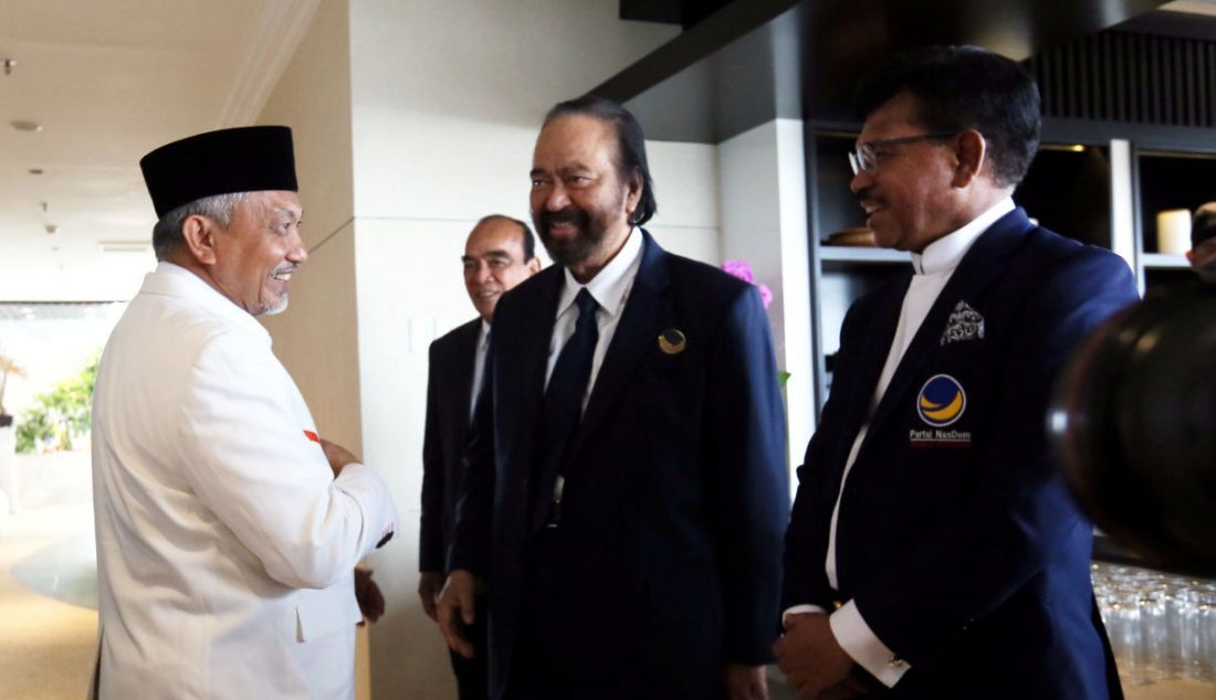 Ketua Umum Partai Nasdem Surya Paloh dan Presiden PKS Ahmad Syaikhu di kantor DPP Partai Nasdem, Jakarta, Rabu (22/6). - JPNN.com