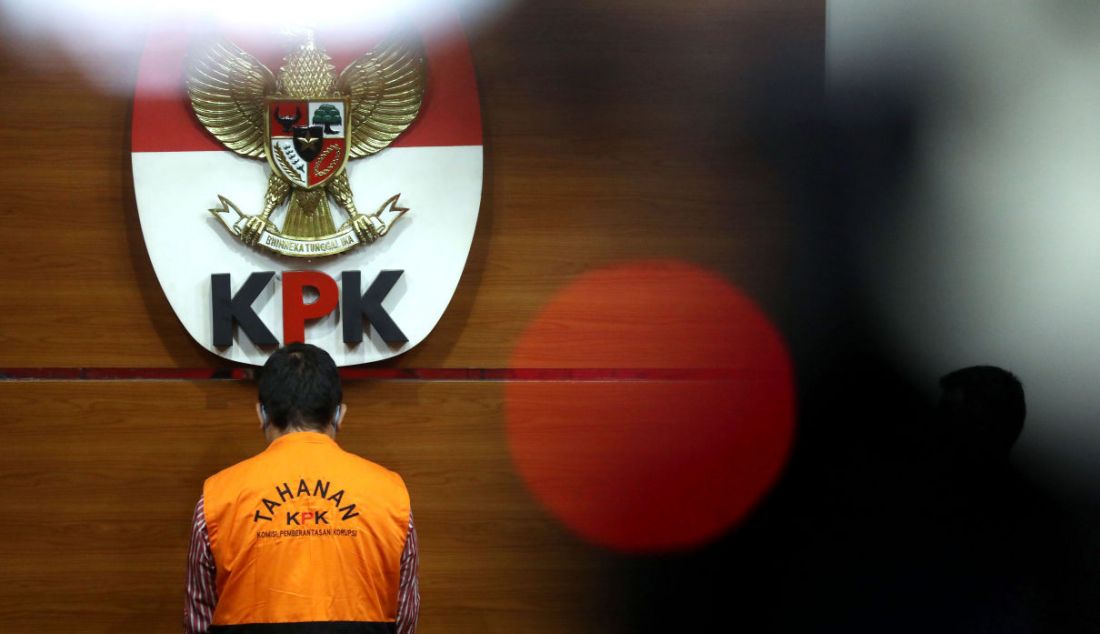 LM Rusdianto Emba (LMRE) seusai menjalani pemeriksaan di Gedung KPK, Jakarta, Senin (27/6). - JPNN.com