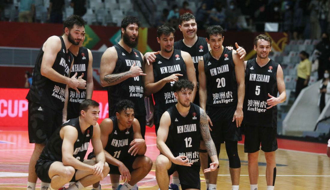 Timnas Basket New Zealand dalam laga perebutan juara ketiga FIBA Asia Cup 2022 di Istora Gelora Bung Karno, Senayan, Jakarta, Minggu (24/7). New Zealand menang atas Jordan dengan skor 83-75. - JPNN.com
