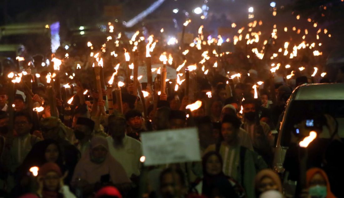 Pawai obor menyambut Tahun Baru Islam 1 Muharram 1444 Hijriah di Kota Bogor, Jawa Barat, Jumat (29/7). - JPNN.com