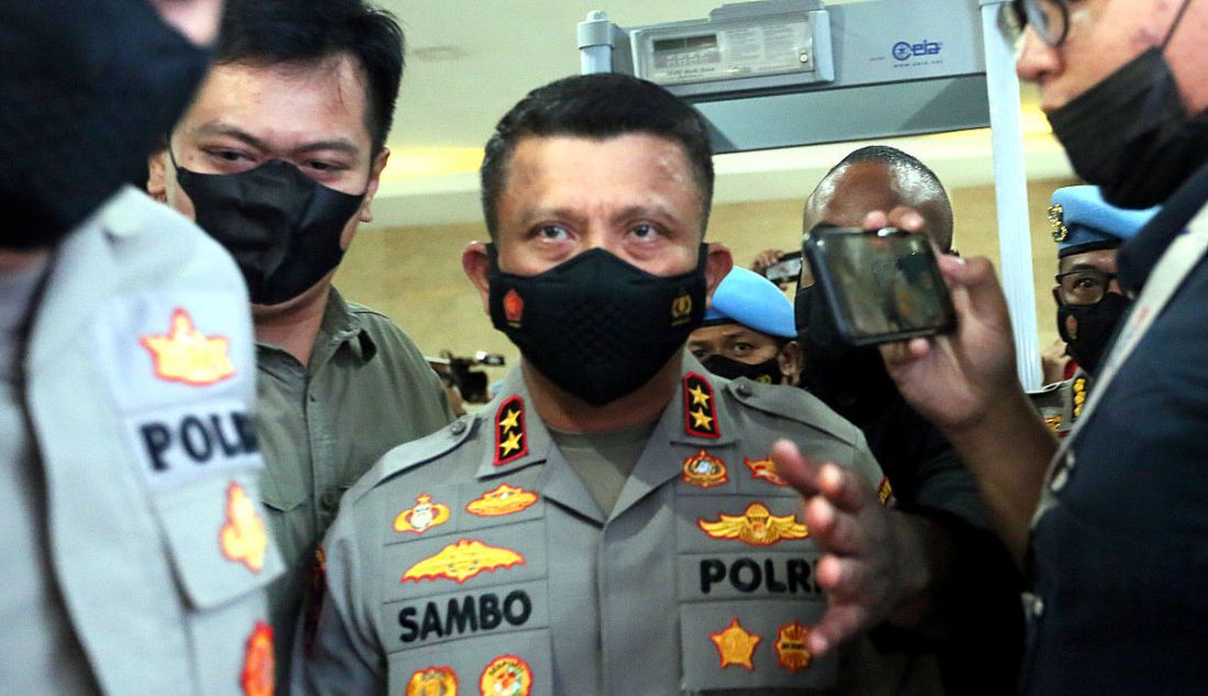 Kepala Divisi Profesi dan Pengamanan nonaktif Irjen Ferdy Sambo menjalani pemeriksaan sebagai saksi kasus pembunuhan Brigadir J, di gedung Bareskrim Polri, Jakarta, Kamis (4/8). - JPNN.com