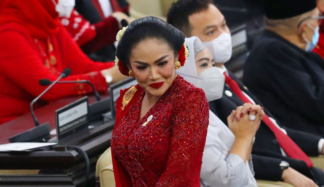 Anggota DPR Krisdayanti saat Sidang Tahunan MPR dan Sidang Bersama DPR - DPD Tahun 2022 di Gedung Nusantara, Kompleks Parlemen, Senayan, Jakarta, Selasa (16/8). - JPNN.com