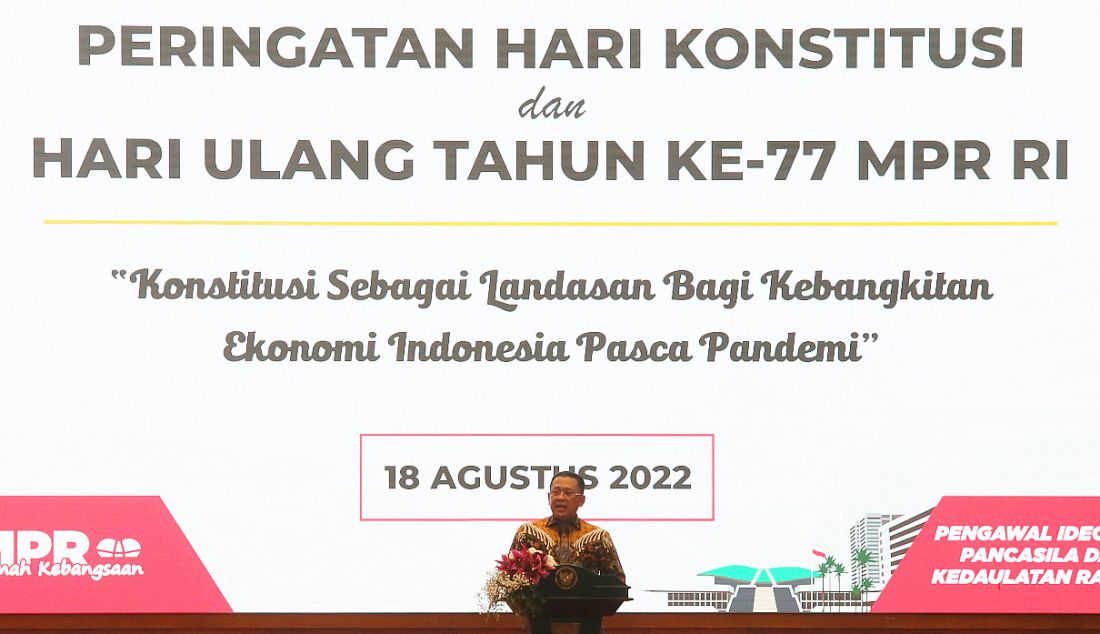 Ketua MPR Bambang Soesatyo menyampaikan pidato Peringatan Hari Konstitusi dan HUT Ke-77 MPR RI di gedung MPR, Jakarta, Kamis (18/8). - JPNN.com