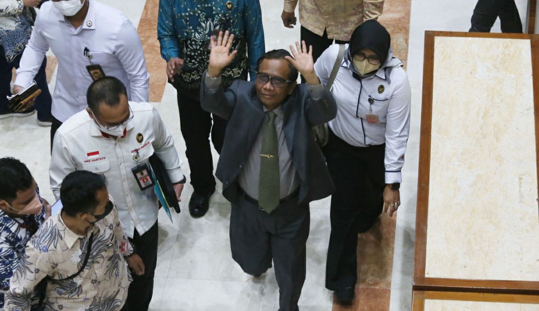 Ketua Kompolnas Mahfud MD saat rapat dengar pendapat dengan Kompolnas, Komnas HAM dan LPSK dengan Komisi III DPR, Jakarta, Senin (22/8). - JPNN.com