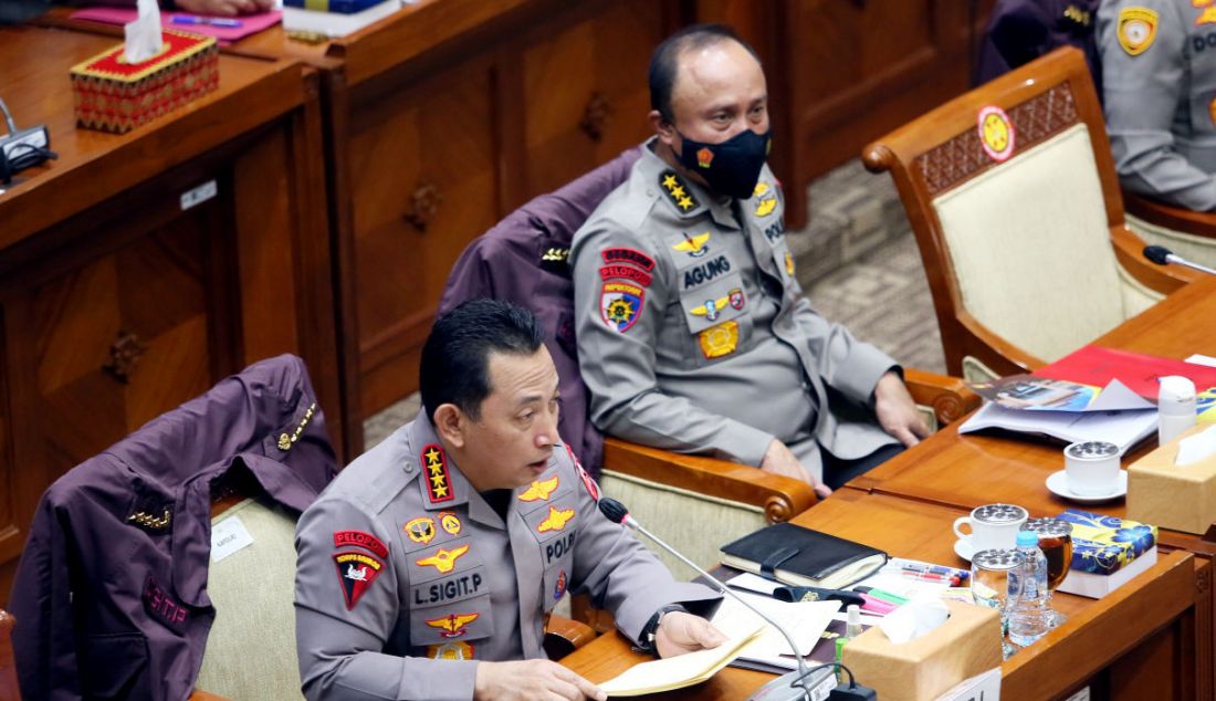 Kapolri Jenderal Listyo Sigit Prabowo didampingi Itwasum Polri Komjen Agung Budi Maryoto rapat kerja antara Komisi III DPR dengan Kapolri terkait kasus Irjen Ferdy Sambo, Jakarta, Rabu (24/8). - JPNN.com