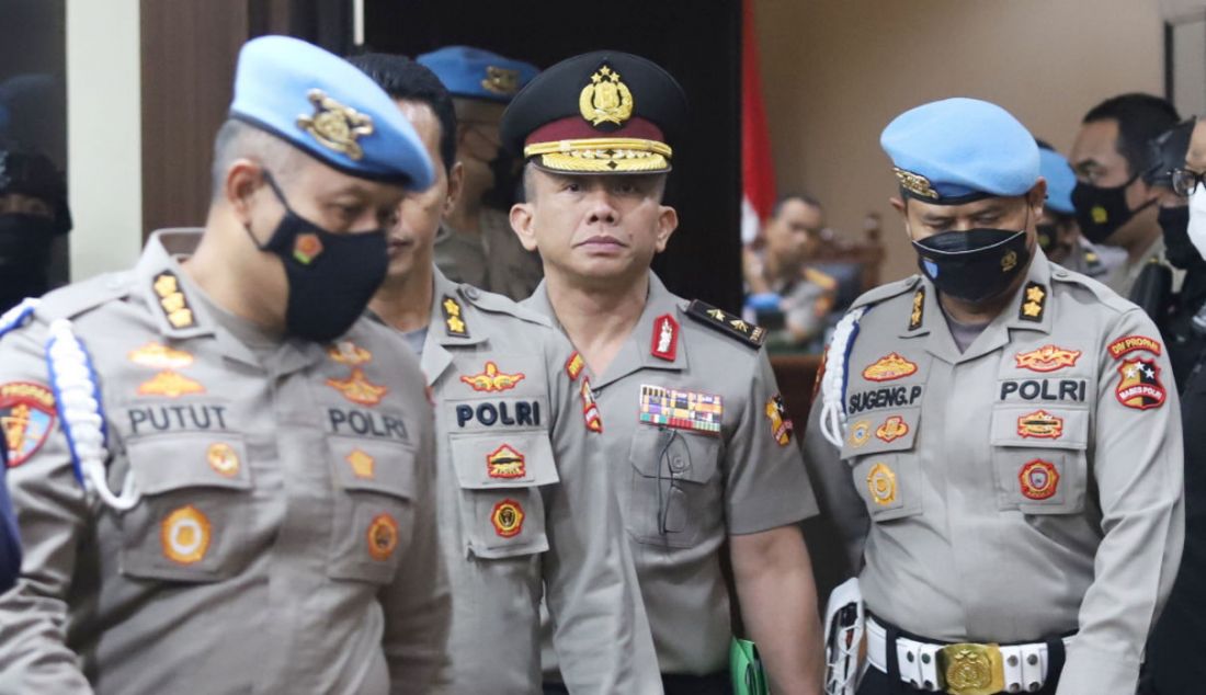 Mantan Kadiv Propam Polri Irjen Ferdy Sambo seusai menjalani sidang kode etik di Ruang Sidang KKEP Gedung TNCC Mabes Polri, Jalan Trunojoyo, Jakarta Selatan, Jumat (26/8). Sambo resmi diberhentikan tidak hormat setelah terbukti melanggar kode etik. - JPNN.com