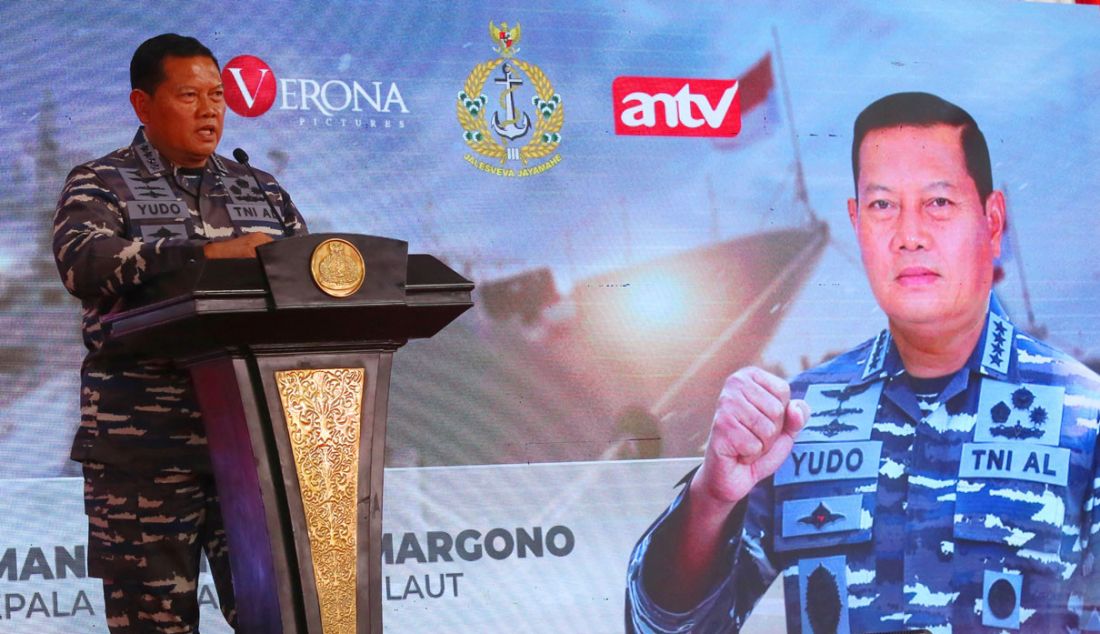 Kasal Laksamana TNI Yudo Margono saat memberikan pidato seusai penandatanganan PKS pembuatan sinetron Bintang Samudera di atas KRI Banda Aceh-593 Dermaga Mako Kolinlamil, Jakarta, Senin (29/8). Sinetron tersebut akan tayang di ANTV pada 10 September 2022 bertepatan dengan HUT ke-77 TNI AL. - JPNN.com
