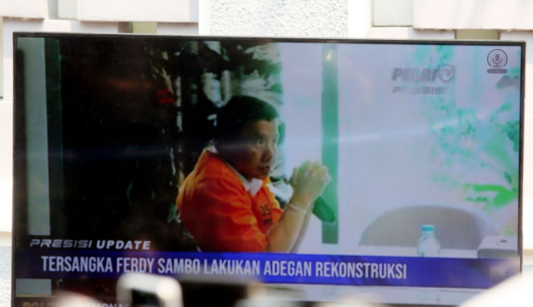 Tersangka Ferdy Sambo saat mengikuti rekonstruksi kasus pembunuhan Brigadir J di rumah pribadinya, Jalan Saguling, Duren Tiga, Jakarta Selatan, Selasa (30/8). - JPNN.com