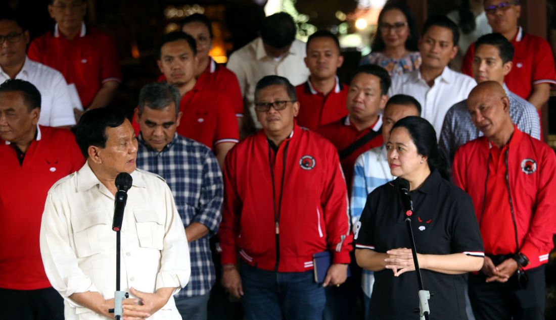 Ketua Umum Gerindra Prabowo Subianto dan Ketua DPP PDIP Puan Maharani memberikan keterangan pers seusai pertemuan tertutup di Padepokan Garuda Yaksa, Sentul, Bogor, Jawa Barat, Minggu (4/9).Pertemuan tersebut untuk mempererat komunikasi dan silaturahmi kedua partai. - JPNN.com