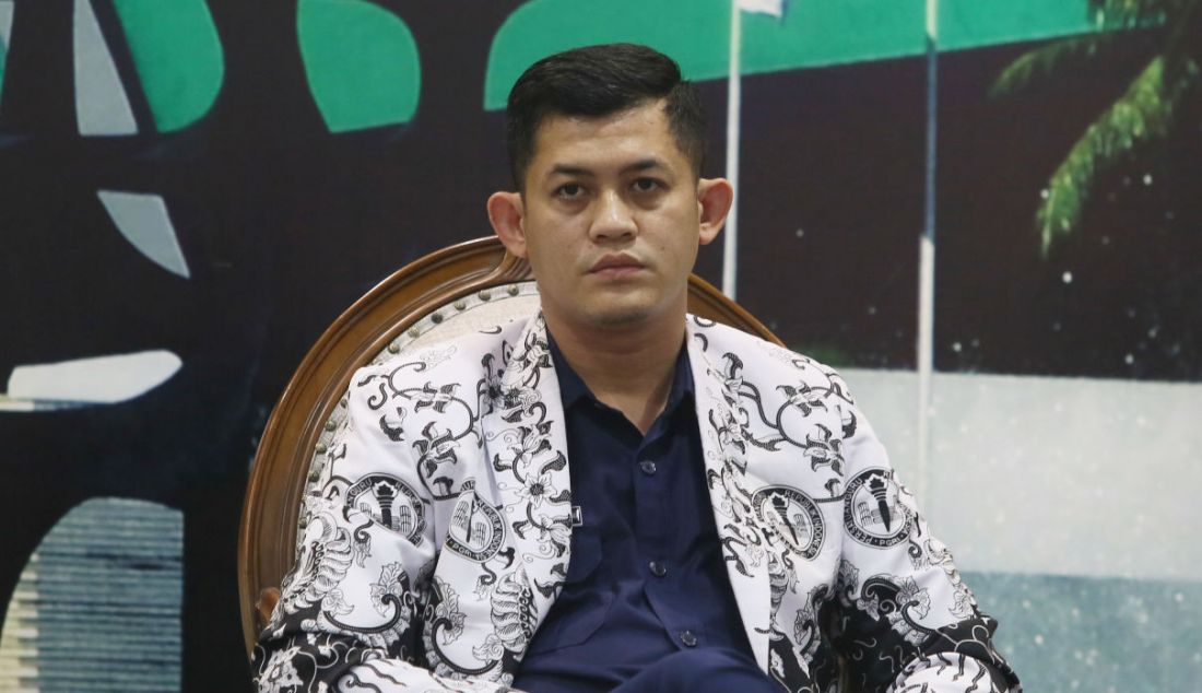 Kadep Litbang PB PGRI Sumardiansyah menjadi pembicara pada diskusi RUU Sisdiknas dan Peta Jalan Pendidikan Nasional, Jakarta, Selasa (6/9). - JPNN.com