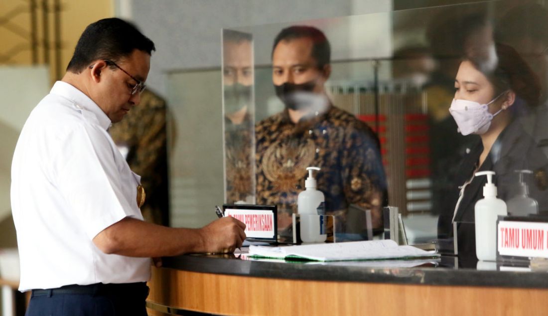 Gubernur DKI Jakarta Anies Baswedan menjalani pemeriksaan di gedung KPK, Jakarta, Rabu (7/9). - JPNN.com