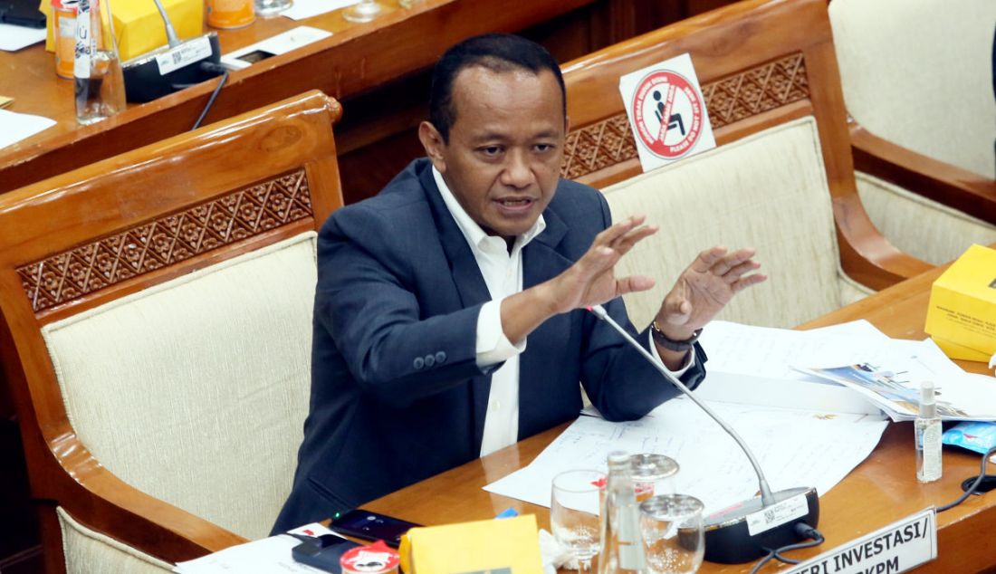 Menteri Investasi dan Kepala Badan Koordinasi Penanaman Modal (BKPM) Bahlil Lahadalia mengikuti rapat kerja dengan Komisi VI DPR, Jakarta, Kamis (8/9). - JPNN.com