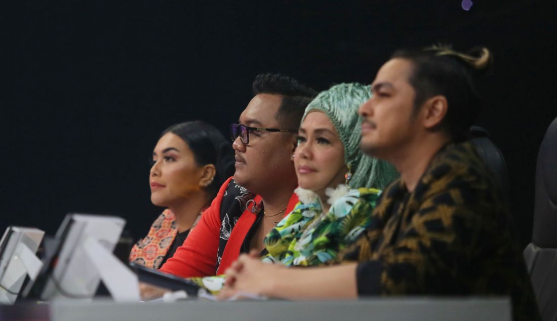 kiri : Denada, Ndarboy Genk, Iyeth Bustami dan Thomas Djorghi saat menjadi juri ajang pencarian bakat Koplo Superstar yang tayang di ANTV, Jakarta, Minggu (12/9). - JPNN.com
