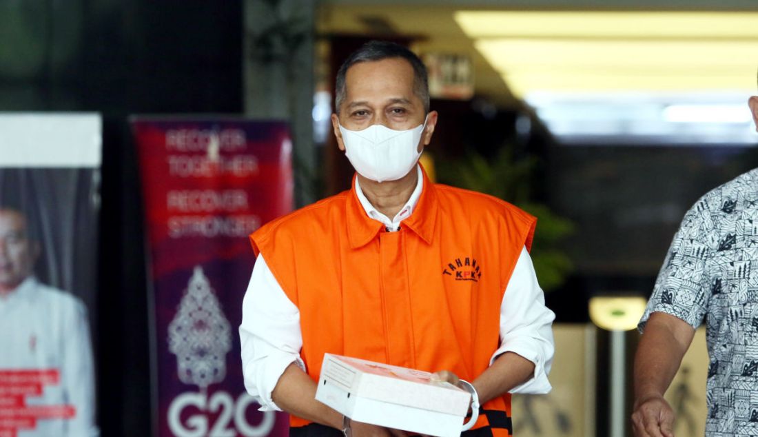 Rektor Universitas Lampung Karomani seusai menjalani pemeriksaan di Gedung KPK, Jakarta, Kamis (22/9). Foto: Ricardo - JPNN.com