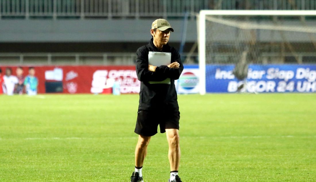 Pelatih Timnas Indonesia Shin Tae Yong, di Stadion Pakansari, Cibinong, Kabupaten Bogor, Jawa Barat, Senin (26/9). - JPNN.com