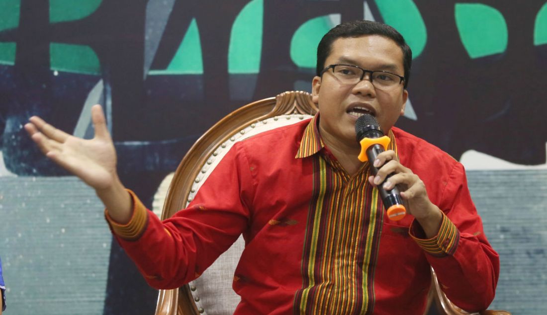 Pengamat politik Pangi Syarwi Chaniago saat menjadi pembicara pada diskusi Benarkah Pemilu 2024 Akan Curang? di Jakarta, Kamis (29/9). - JPNN.com