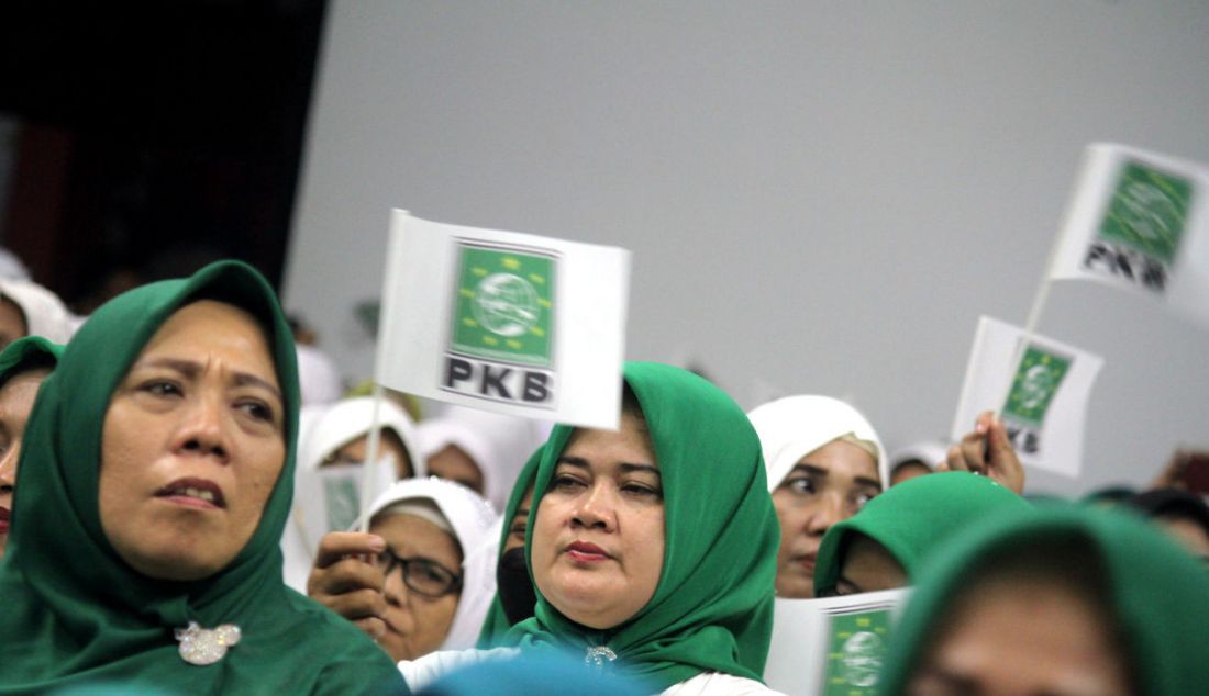 Warga DKI Jakarta saat menghadiri acara bertajuk PKB Bersholawat di Gelanggang Remaja Jakarta Timur (GRJT), Jakarta, Jumat (7/10). - JPNN.com