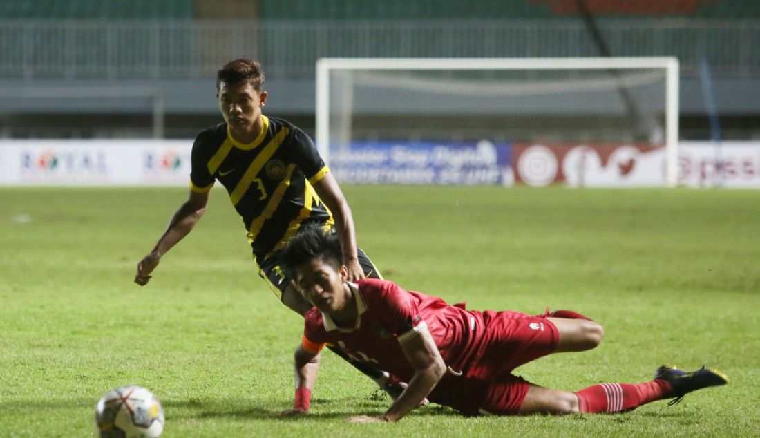 Pemain Timnas U-17 Indonesia Sulthan Zaki Pramana seusai berduel dengan pemain Timnas U-17 Malaysia pada Kualifikasi Grup B Piala Asia U-17 di Stadion Pakansari, Kabupaten Bogor, Jawa Barat, Minggu (9/10). - JPNN.com