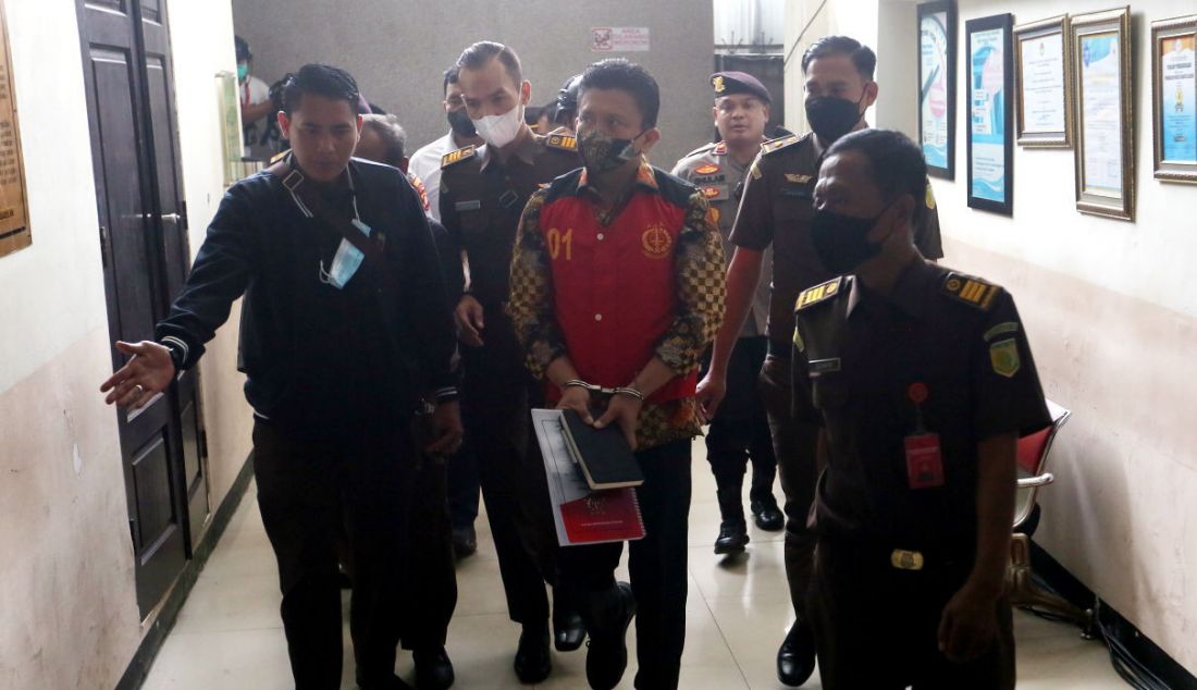 Terdakwa kasus pembunuhan berencana terhadap Brigadir Nopriansyah Yosua Hutabarat atau Brigadir J, Ferdy Sambo menjalani sidang dakwaan di Pengadilan Negeri Jakarta Selatan, Jakarta, Senin (17/10). - JPNN.com