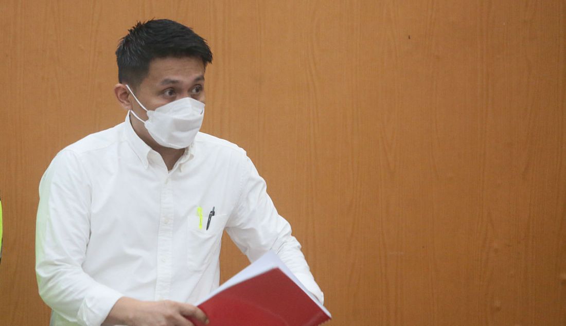 Terdakwa kasus perintangan penyidikan atau obstruction of justice Chuck Putranto menjalani sidang dakwaan di Pengadilan Negeri Jakarta Selatan, Rabu (19/10). - JPNN.com