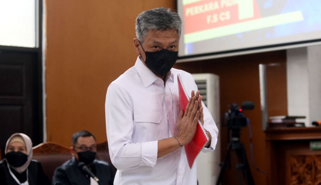 Terdakwa kasus perintangan penyidikan atau obstruction of justice Hendra Kurniawan menjalani sidang dakwaan di Pengadilan Negeri Jakarta Selatan, Rabu (19/10). - JPNN.com