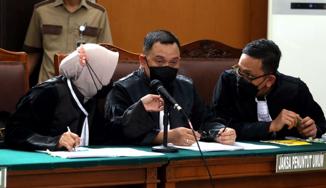 Tim jaksa penuntut umum saat mengikuti sidang dakwaan kasus perintangan penyidikan atau obstruction of justice dengan terdakwa Hendra Kurniawan di Pengadilan Negeri Jakarta Selatan, Jakarta, Rabu (19/10). - JPNN.com