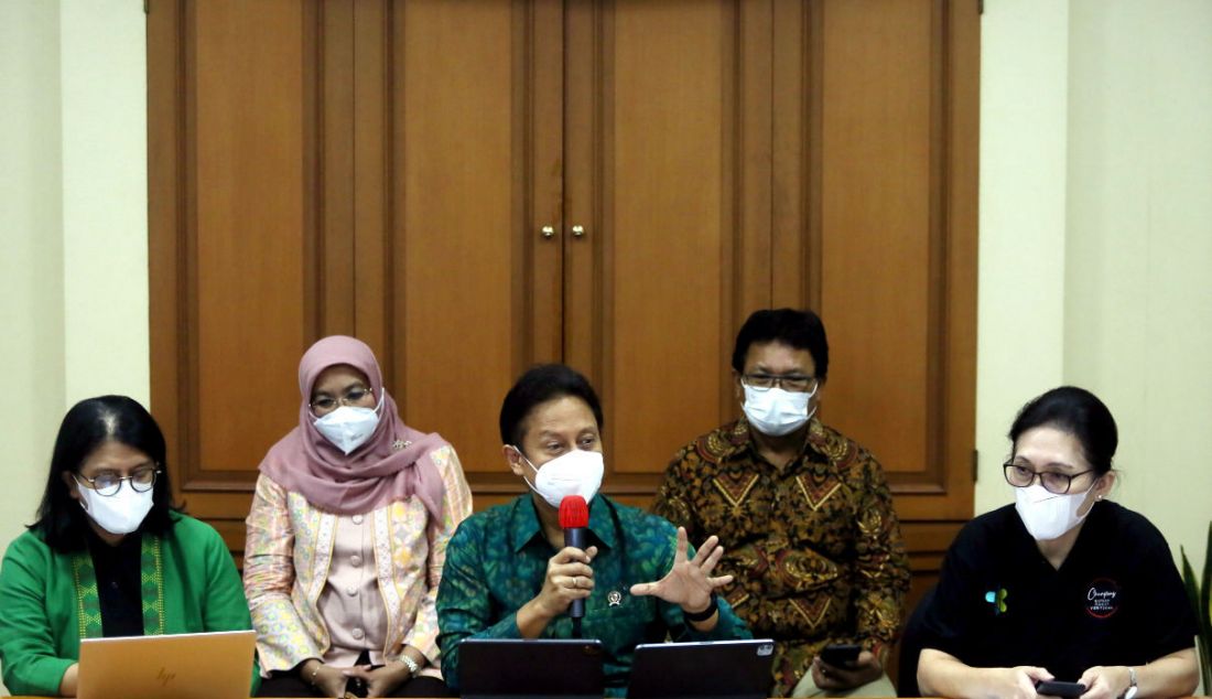 Menteri Kesehatan Budi Gunadi Sadikin memberikan keterangan pers di Kantor Kemenkes, Jakarta, Jumat (21/10). Budi menyampaikan data per 21 Oktober 2022, jumlah kasus gangguan ginjal akut pada anak sebanyak 241 kasus di 22 provinsi dengan 133 kematian atau 55% dari jumlah kasus. - JPNN.com