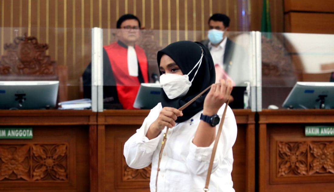 Asisten rumah tangga (ART) bernama Susi yang bekerja untuk keluarga Ferdy Sambo dihadirkan sebagai saksi pada persidangan di Pengadilan Negeri Jakarta Selatan (PN Jaksel), Senin (31/10), untuk perkara Richard Eliezer yang didakwa membunuh Nofriansyah Yosua Hutabarat alias Brigadir J. - JPNN.com