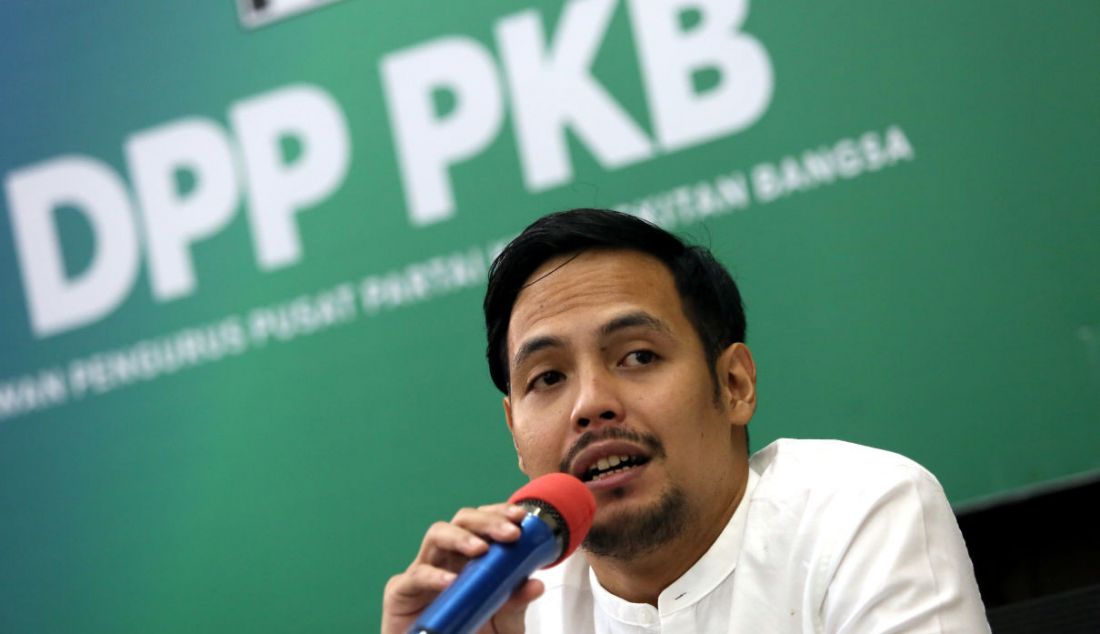 Jubir Muda PKB Dira Martamin saat konferensi pers di Kantor DPP PKB, Jakarta, Sabtu (3/12). - JPNN.com