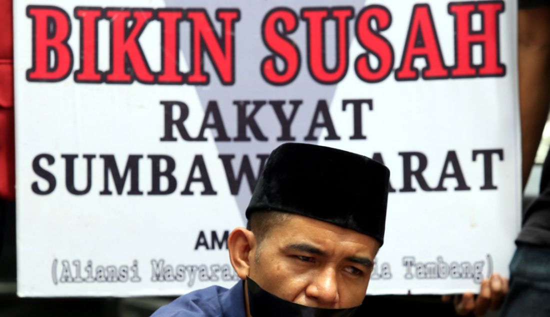 Masyarakat yang tergabung dalam Aliansi Masyarakat Anti-Mafia Tambang melakukan aksi mogok makan di kantor Komnas HAM, Jakarta, Selasa (13/12). - JPNN.com