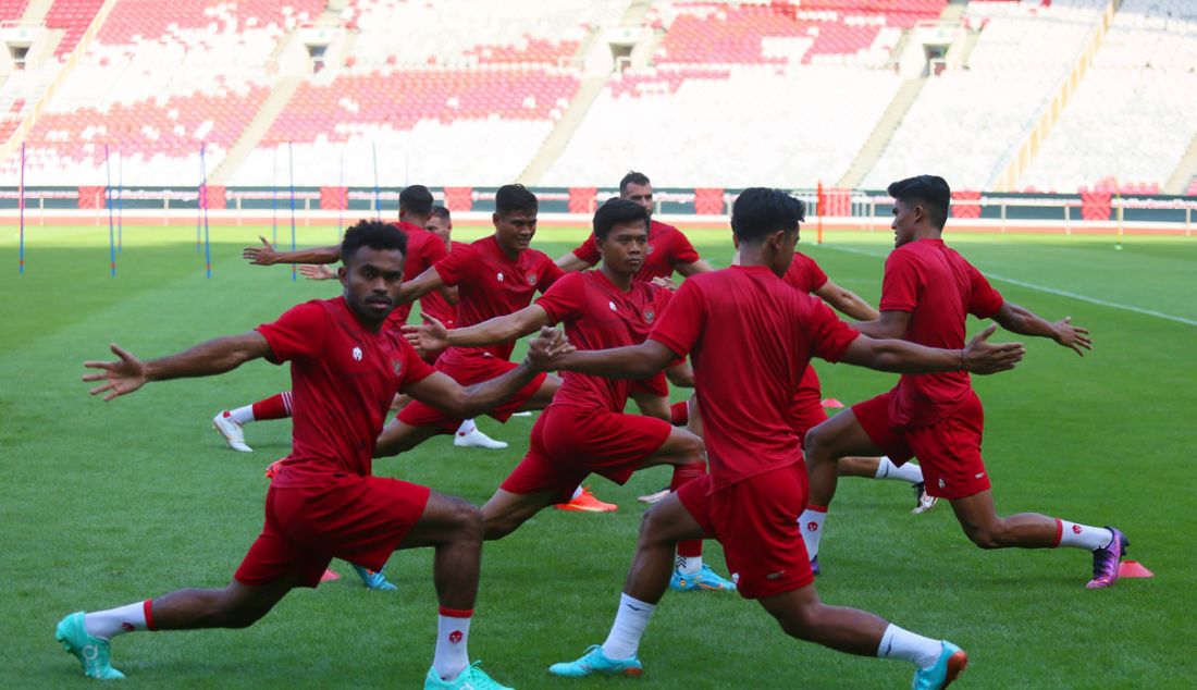 Pemain Timnas Indonesia melakukan sesi latihan jelang Piala AFF 2022 di Stadion Utama Gelora Bung Karno, Jakarta, Selasa (20/12). - JPNN.com