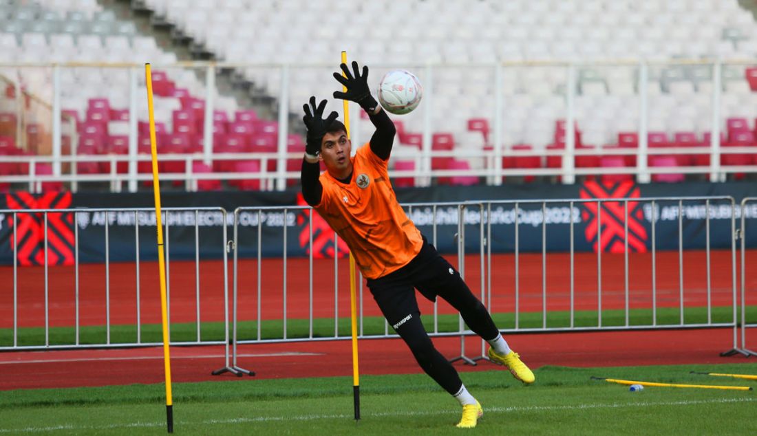 Pemain Timnas Indonesia latihan di Stadion Utama Gelora Bung Karno, Jakarta, Selasa (20/12). - JPNN.com