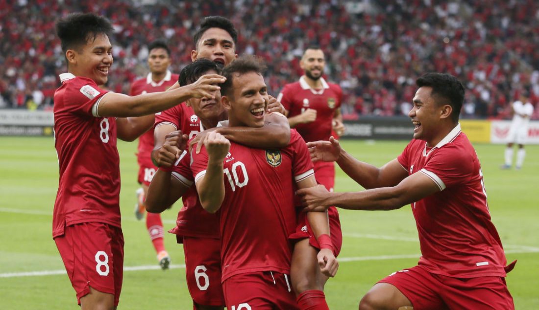 Pemain Indonesia Egy Maulana Vikri melakukan selebrasi usai membobol gawang Kamboja pada AFF Cup 2022 di Stadion Utama Gelora Bung Karno, Jakarta, Jumat (23/12). Indonesia menang atas Kamboja dengan skor 2-1. - JPNN.com