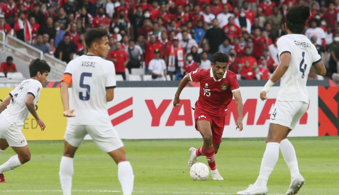 Pemain Indonesia Ricky Richardo Kambuaya pada AFF Cup 2022 di Stadion Utama Gelora Bung Karno, Jakarta, Jumat (23/12). Indonesia menang atas Kamboja dengan skor 2-1. - JPNN.com