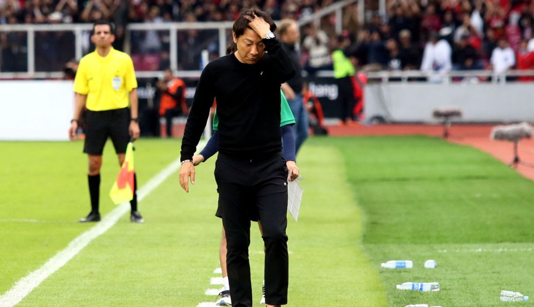 Pelatih Timnas Indonesia Shin Tae Yong pada Piala AFF 2022 di Stadion Utama Gelora Bung Karno, Jakarta, Kamis (29/12). Indonesia hanya bermain imbang 1-1 dengan tamunya, Thailand. - JPNN.com