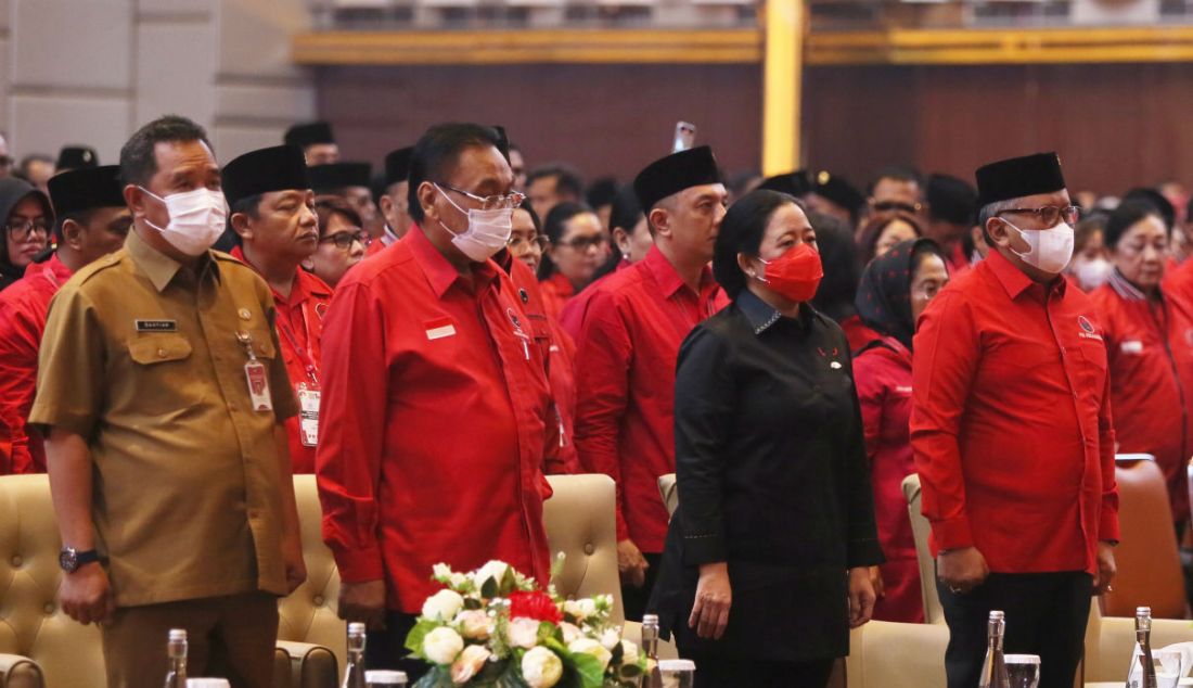 Ketua DPR RI Puan Maharani bersama Sekjen PDIP Hasto Kristiyanto dan Ketua DPD PDIP Bambang Wuryanto saat acara Bimbingan Teknis (Bimtek) Anggota DPRD PDI Perjuangan Tingkat Provinsi dan Kabupaten/Kota se-Indonesia, Jakarta, Senin (9/1). - JPNN.com