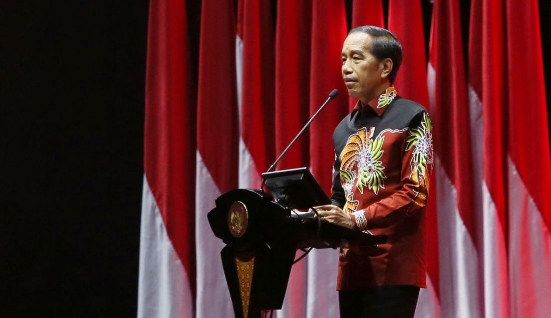 Presiden Joko Widodo (Jokowi) berpidato pada perayaan HUT ke-50 PDIP di JIExpo, Kemayoran, Jakarta Pusat, Selasa (10/1). - JPNN.com