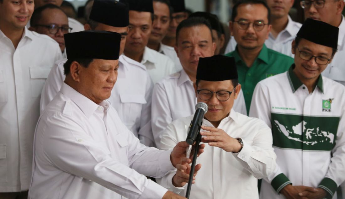 Ketua Umum Partai Gerindra Prabowo Subianto dan Ketua Umum PKB Muhaimin Iskandar saat meresmikan Sekretariat Bersama Gerindra-PKB, Jakarta, Senin (23/1). - JPNN.com