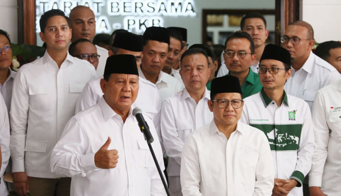 Ketua Umum Partai Gerindra Prabowo Subianto dan Ketua Umum PKB Muhaimin Iskandar saat meresmikan Sekretariat Bersama Gerindra-PKB, Jakarta, Senin (23/1). - JPNN.com