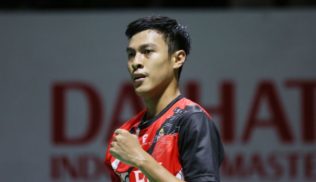 Pebulu tangkis putra Indonesia Shesar Hiren Rhustavito saat bertanding melawan Kidambi Srikanth pada turnamen Daihatsu Indonesia Masters 2023 di Istora Gelora Bung Karno, Jakarta, Rabu (25/1). Rhustavito mengalahkan Kidambi dengan skor 21-10, dan 24-22. - JPNN.com